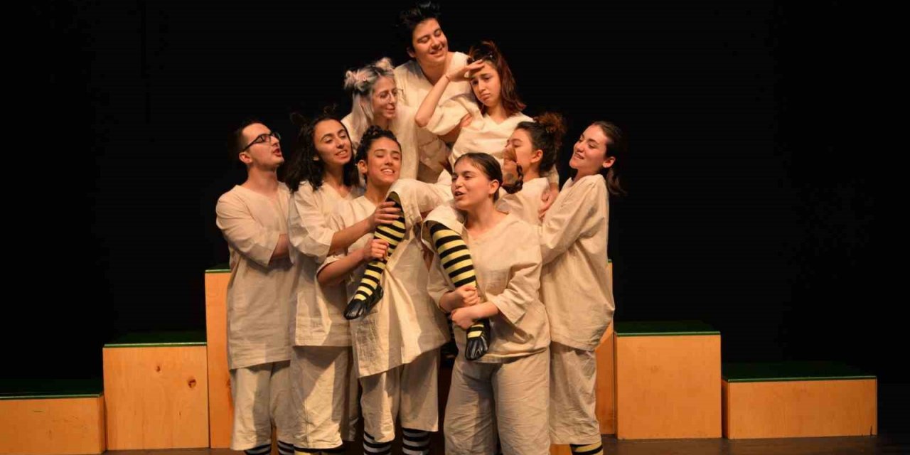 Bozüyük, Gençlik Tiyatrosu’nu sevdi