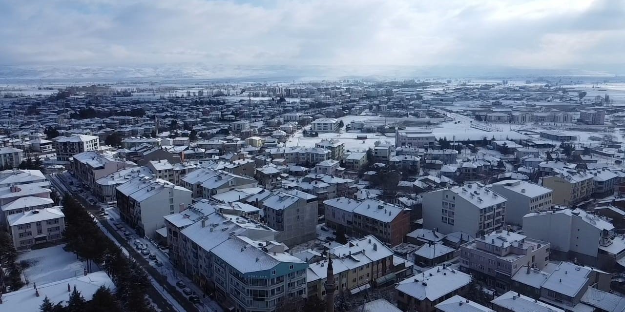 Beyaza bürünen ilçe havadan görüntülendi