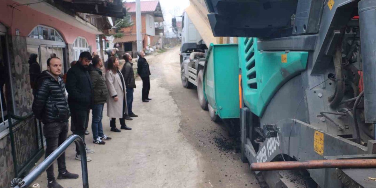 Kışında köylerde asfaltlama sürüyor