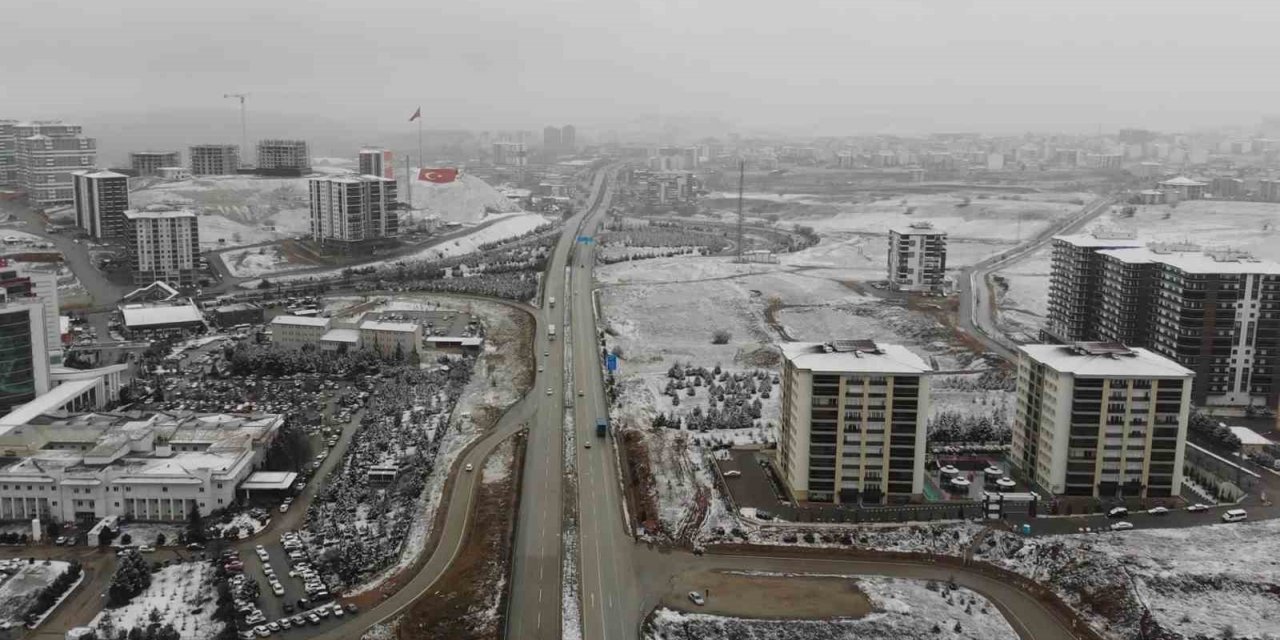 Uzun süredir kuraklık yaşanıyordu, 43 ilin geçiş güzergahına kar yağdı