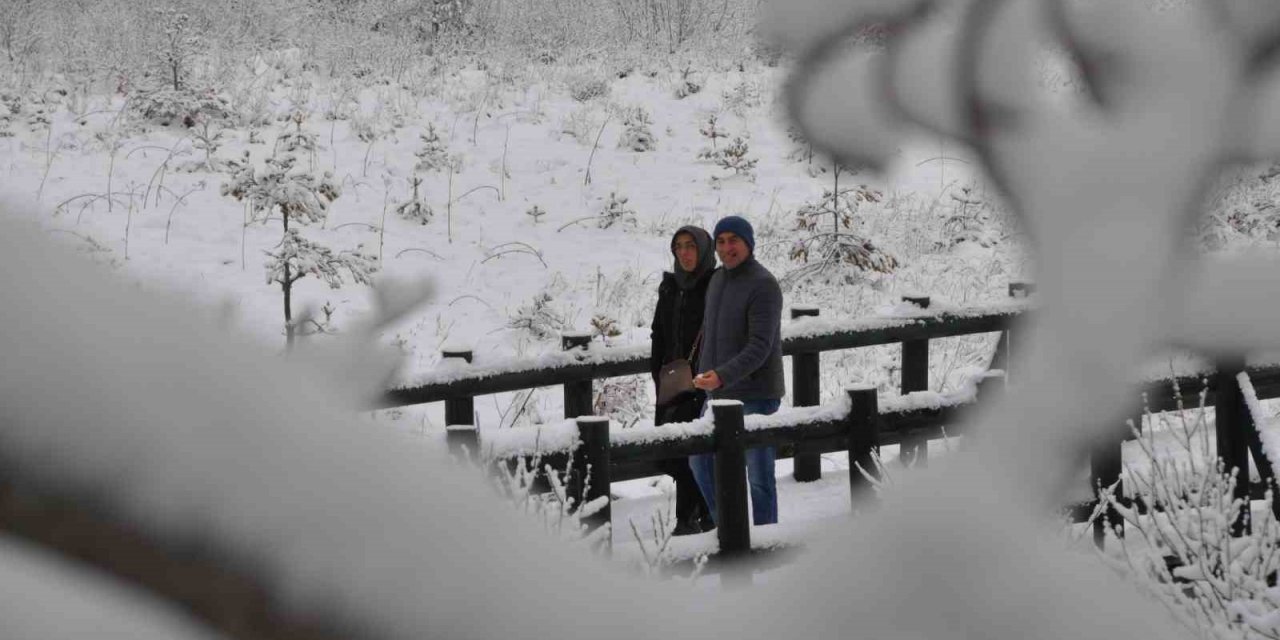 Abant’ta kar kalınlığı 15 santimetreyi buldu
