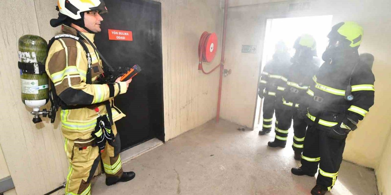 İzmir İtfaiyesinden bir yılda 2 bin 500 kişiye eğitim