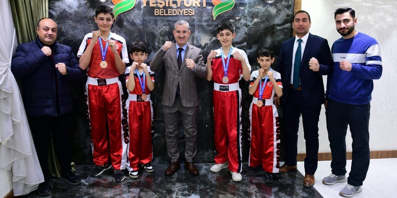 Başkan Çınar, şampiyon sporcuları ağırladı