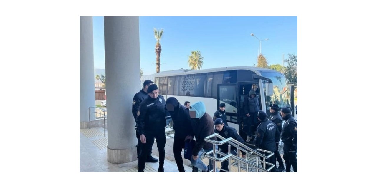 İzmir Selçuk’ta "Kökünü Kurutma Operasyonu"