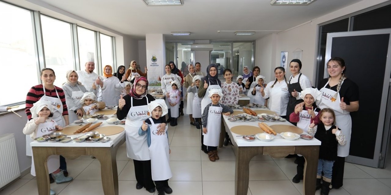 Minik aşçıların ellerinden ‘İnegöl köfteli pizza’