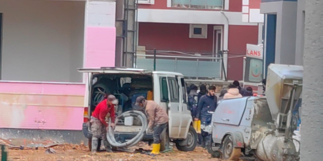 Bursa’da inanılmaz olay...3.kattan ağabeyinin üzerine düştü: 2 yaralı