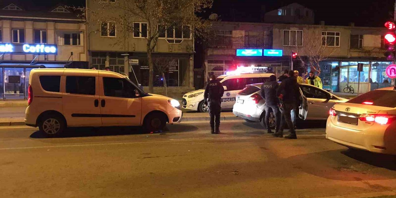 Şüpheli araçtan uyuşturucu çıktı