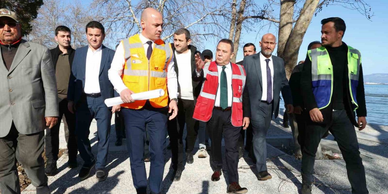 Finike Cumhuriyet Meydanı 23 Nisan’da açılıyor