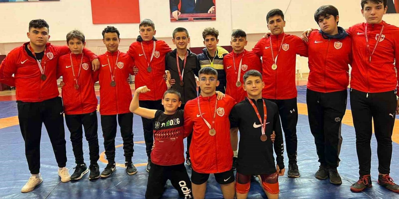 Grekoromende şampiyon Kepez