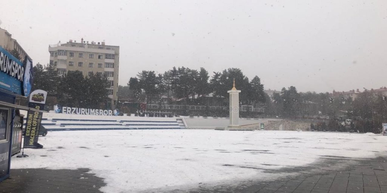 Erzurum’da kar yağışı etkili oluyor