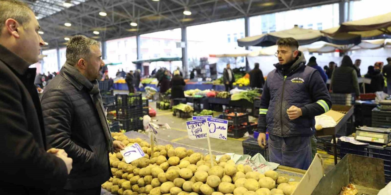 Pursaklar Belediye Başkanı Çetin’den pazar esnafına ziyaret