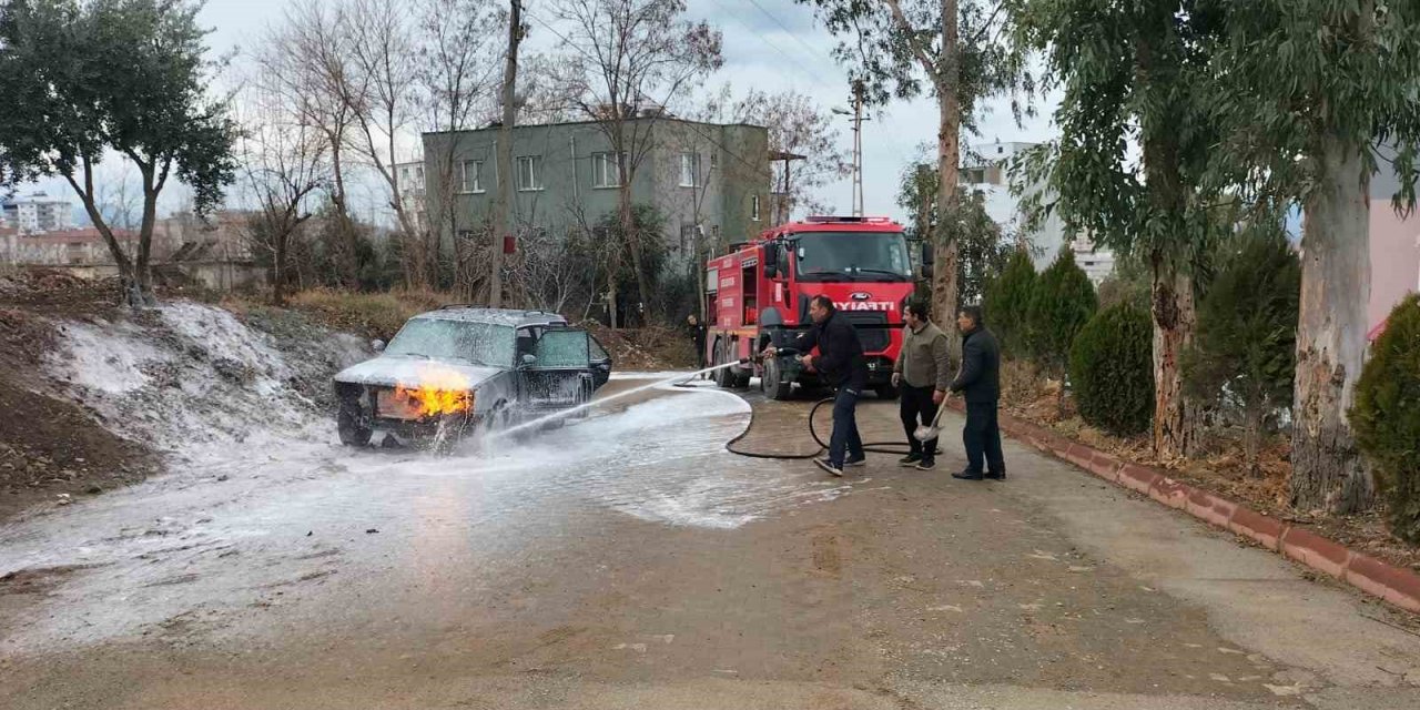 Osmaniye’de araç yangını
