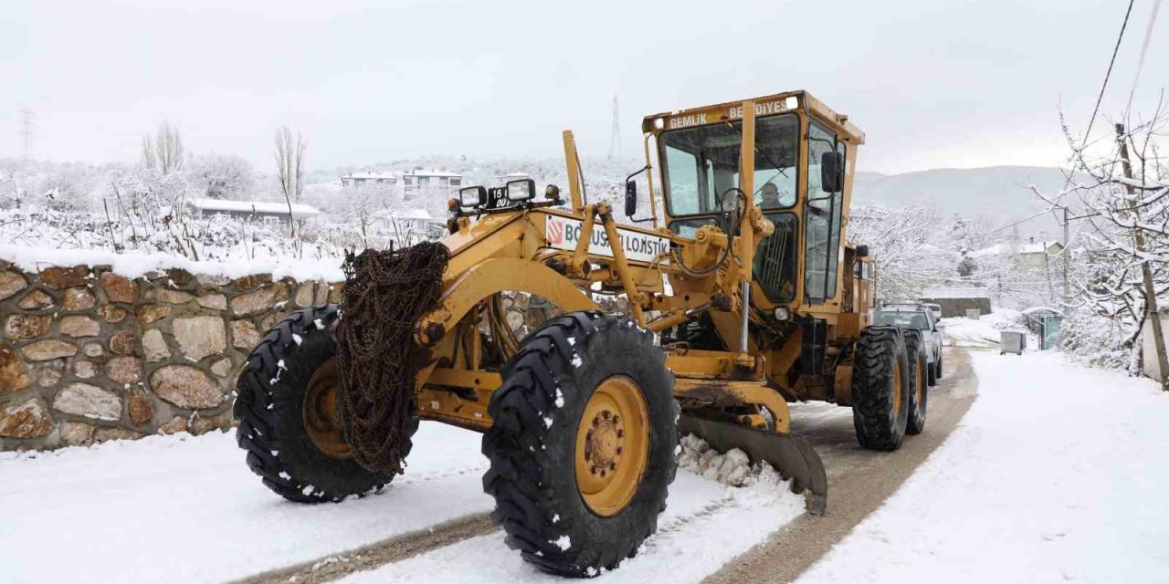 Gemlik’te kar mesaisi başladı