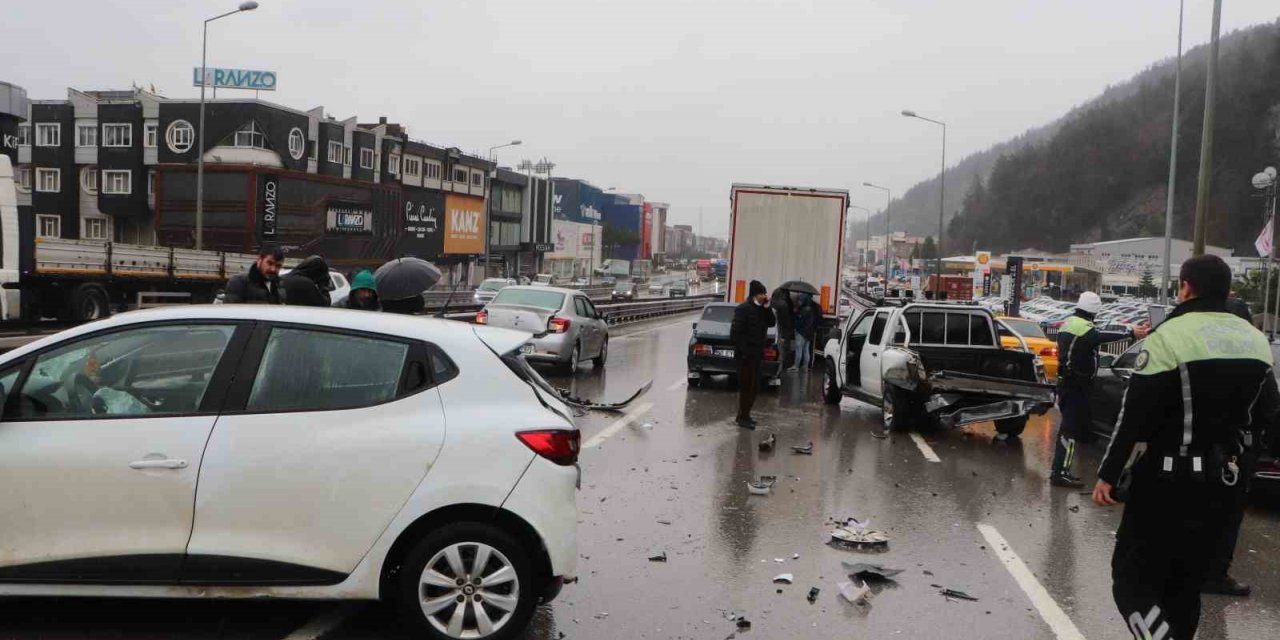 Samsun’da 8 araçlı trafik kazaları: 1 yaralı