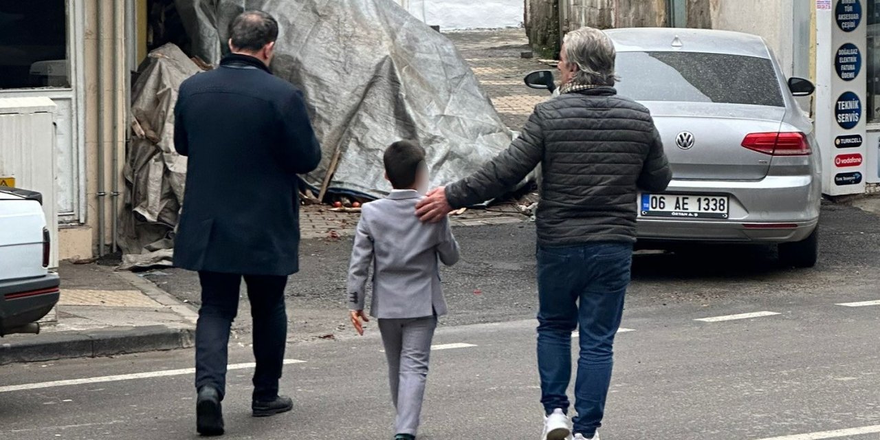 Kaybolan çocuğa esnaf sahip çıktı