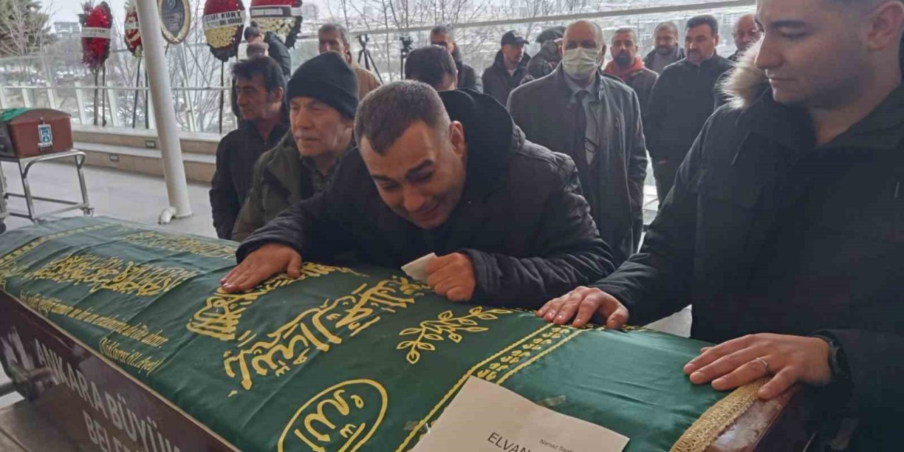 "Elvan Dalton" ismiyle tanınan ünlü şarkıcı Elvan Yılmaz son yolcuğuna uğurlandı