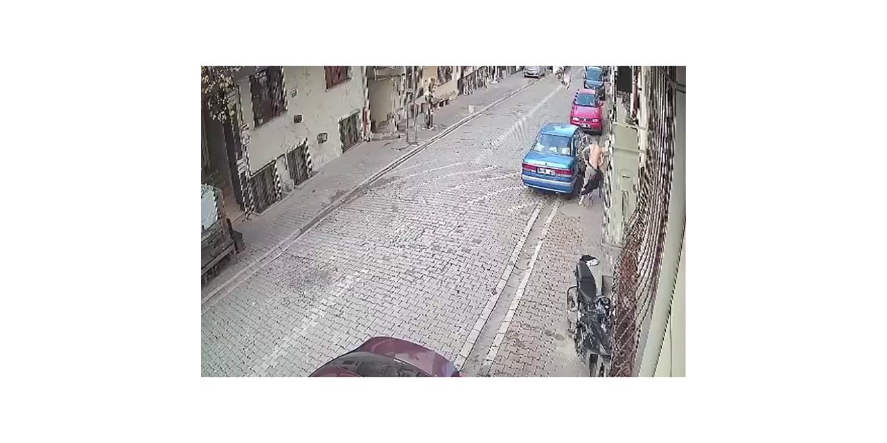 İnternetten tanıştığı engelli gencin evine gitti, aileye yakalanınca yarı çıplak halde kaçtı