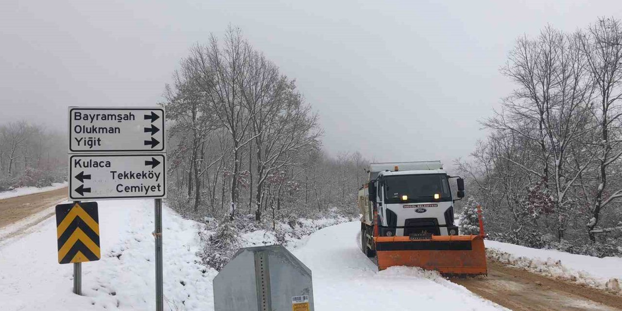 İnegöl’de karla kaplanan yollara anında müdahale