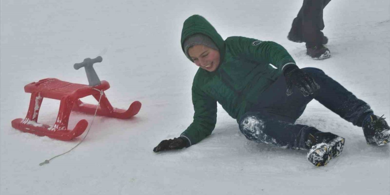 Kar yağdı, Akdağ şenlendi