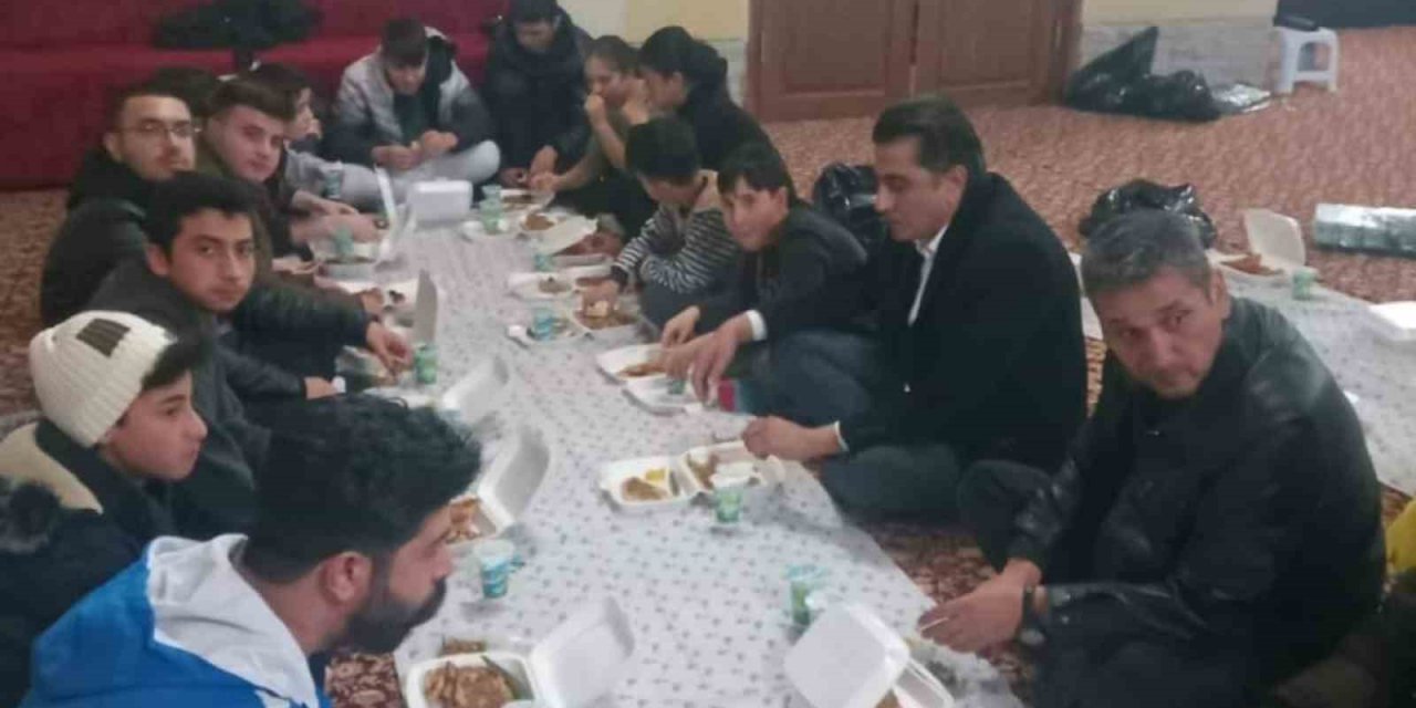 Başkan Çiftçi gençlerin sofrasına konuk oldu