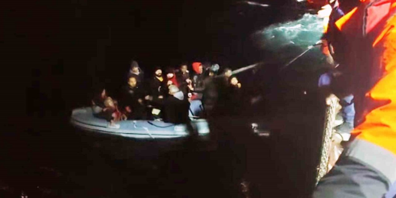 Datça’da 18 düzensiz göçmen kurtarıldı