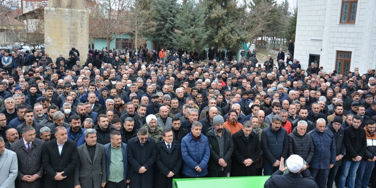 Kalp krizi geçiren Öğretmenevi Müdürü Bilim, dualarla son yolculuğuna uğurlandı