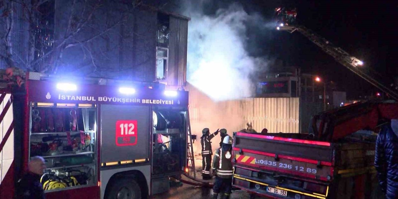 Pendik’te korkutan fabrika yangını