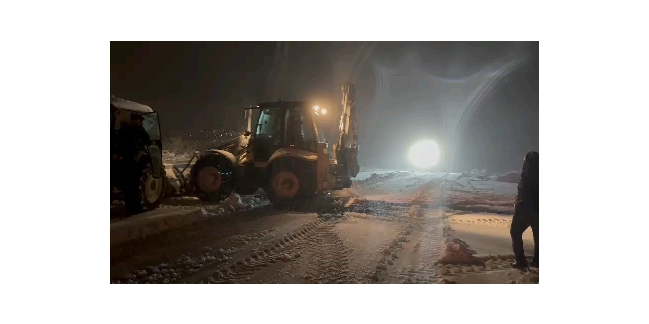 Nişan töreni dönüşü kar yağışına hazırlıksız yakalananlara belediye ekipleri ulaştı