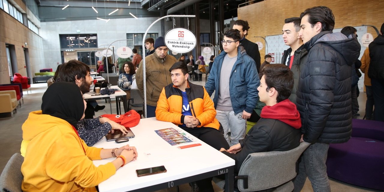 AGÜ’den Lise Öğrencilerine Meslek Tanıtım Günü