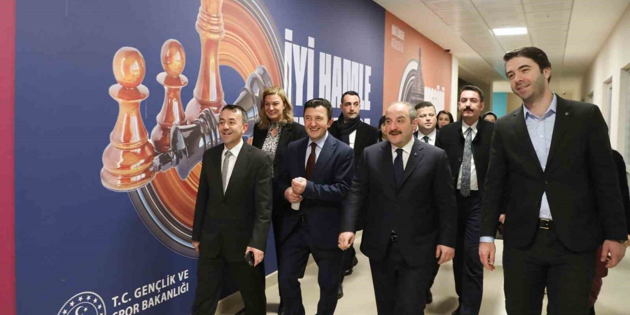 Bakan Varank ‘Diplomat Akademi Kampı’na katıldı