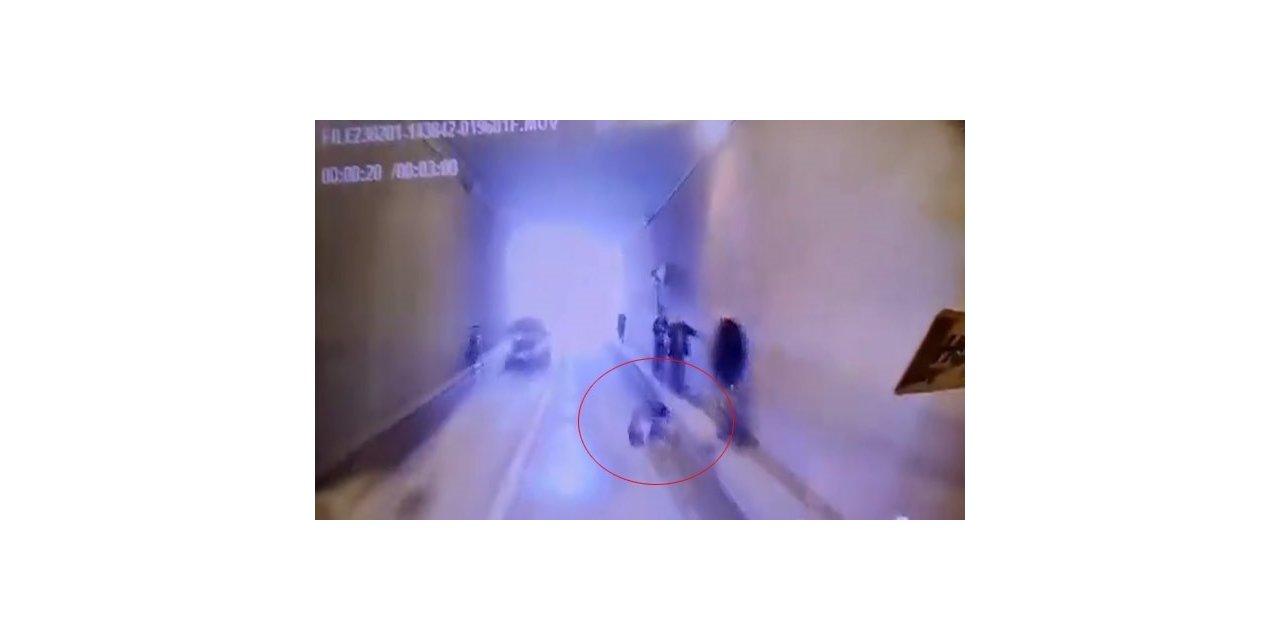 Araç alt geçidini kullanan kişi otomobilin altında kalmaktan kıl payı kurdu