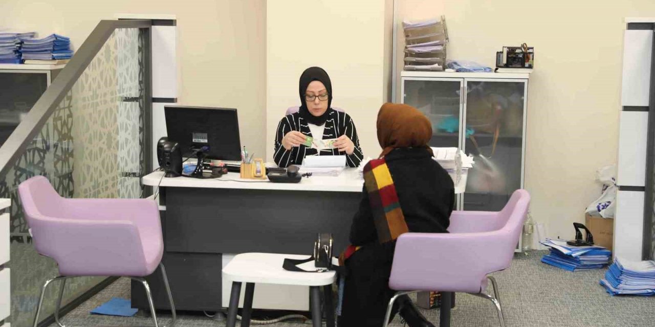 Ailesinden uzakta okuyan öğrencilere bilet desteği