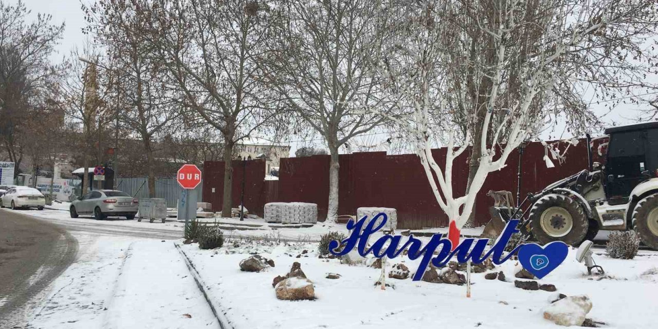 Bin 400 rakımlı Harput beyaza büründü