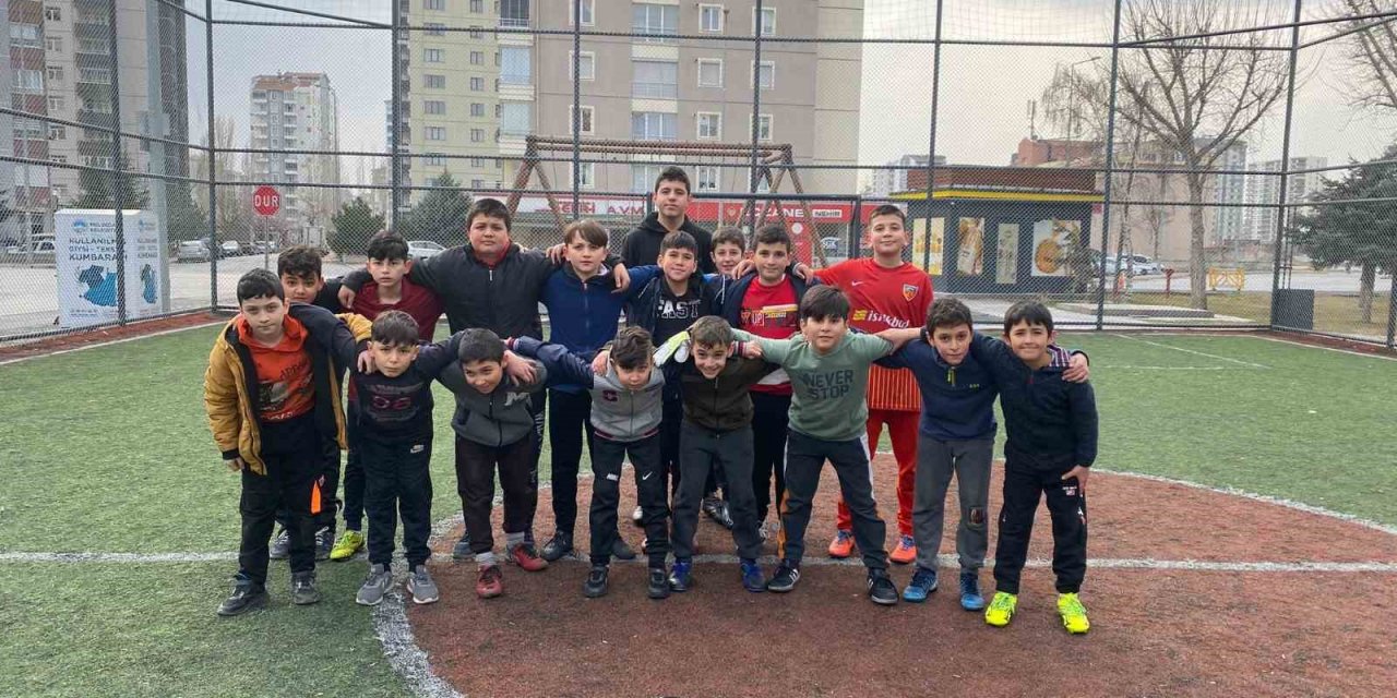 Melikgazi’nin Futbol Kursu ile Çocuklar Daha Verimli Zaman Geçiriyor