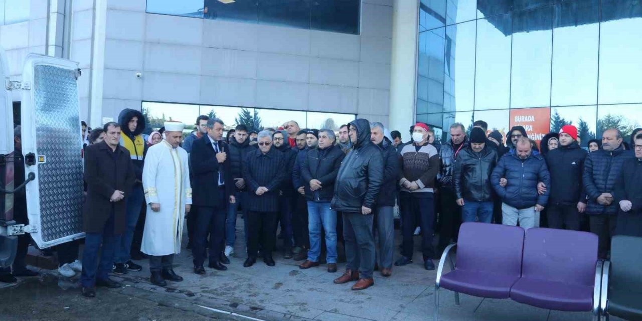 Hastanede kalp krizi geçiren sağlık çalışanı hayatını kaybetti