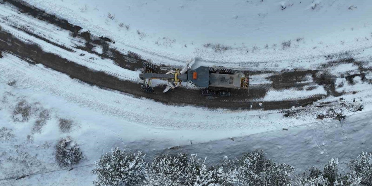 Kapanan köy yolları bir bir açılıyor