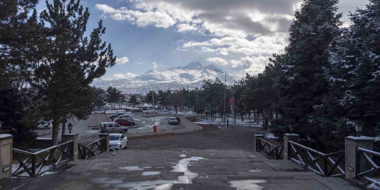 Büyükşehir, 5,5 saatte 236 mahalle yolunu ulaşıma açtı, kapalı yol bırakmadı