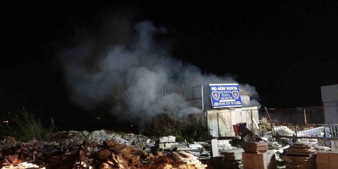 Babasını kaybettiği gün, atölyesi de küle döndü