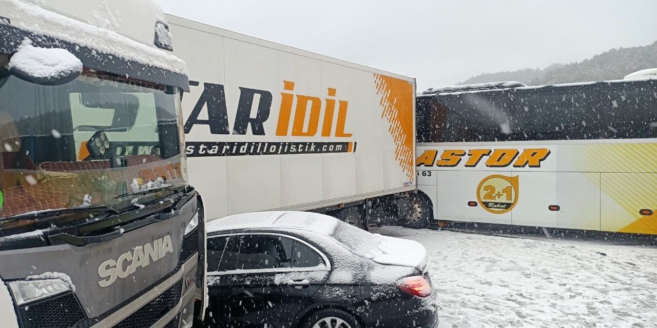 TEM Otoyolu Bolu geçişinde zincirleme kaza: 5 yaralı