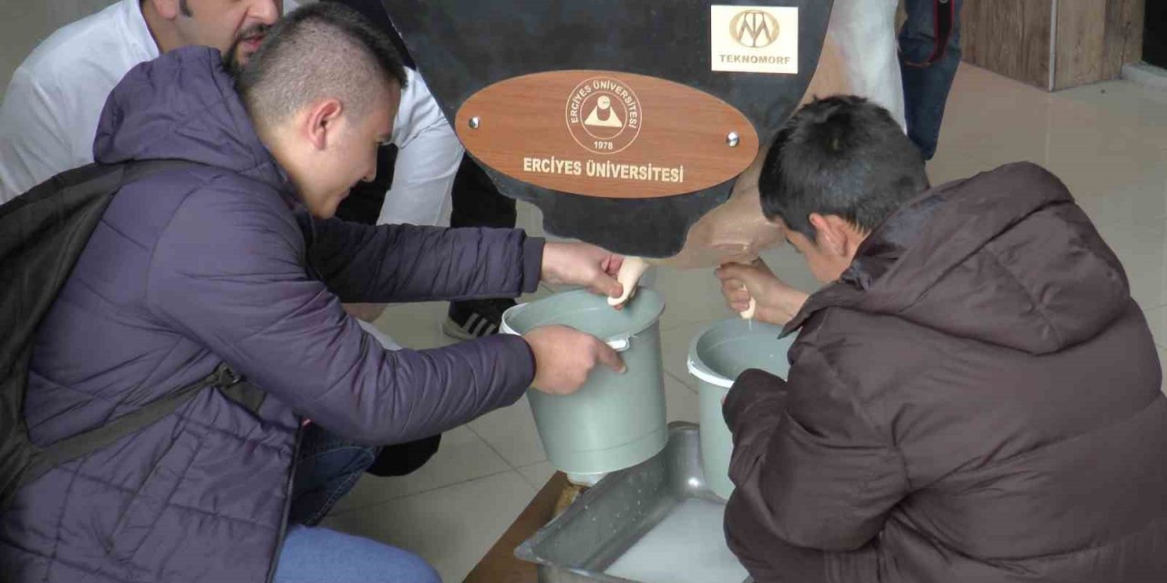 Özel çocuklar süt sağdı