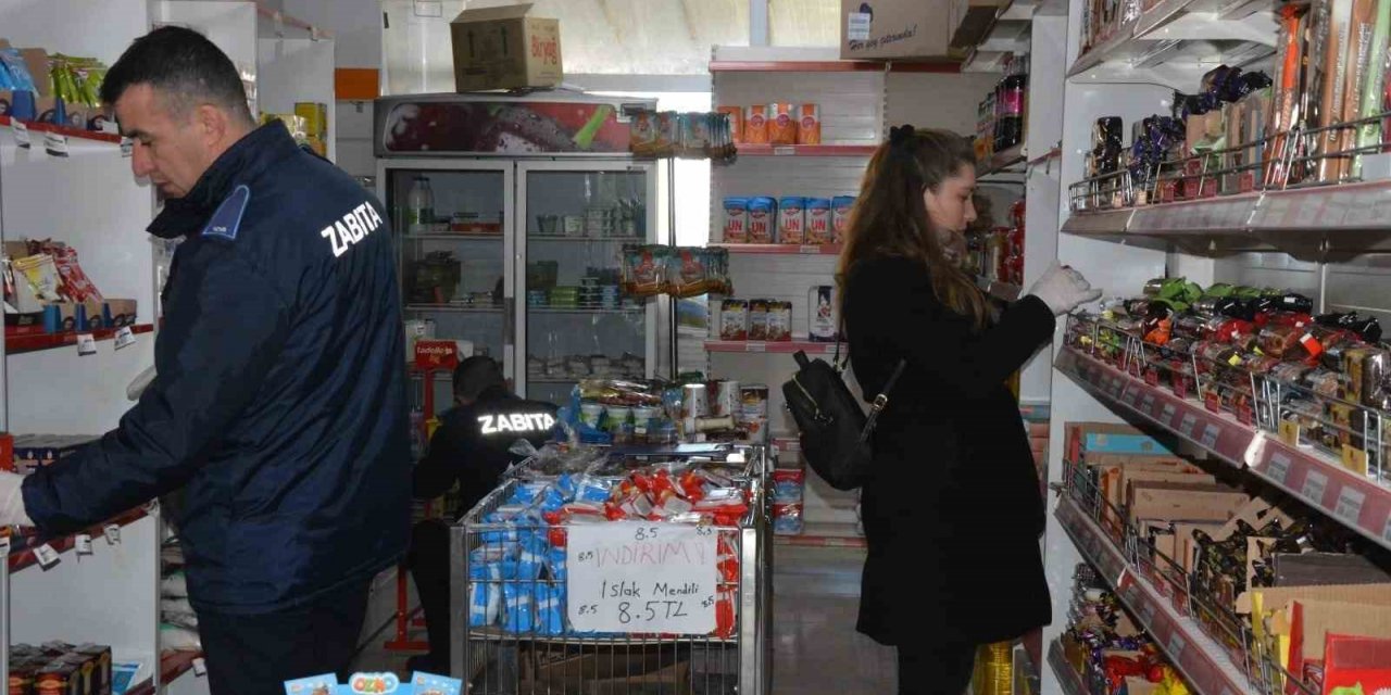 Lapseki Belediyesi Zabıta ekipleri marketlerde fiyat ve etiket denetimi yaptı