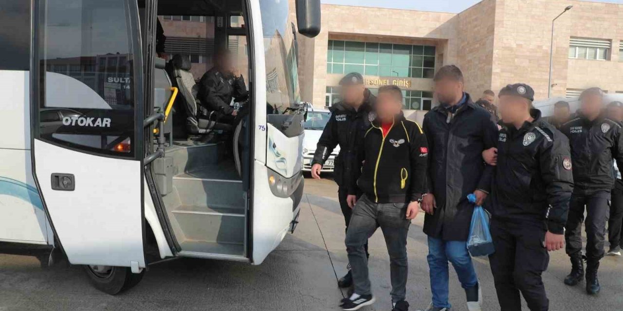 Antalya’da aranan 71 firari yakalandı