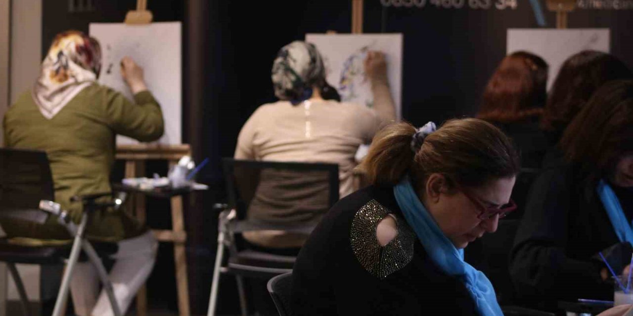 Kanser hastaları sanat ile hayata tutunuyor