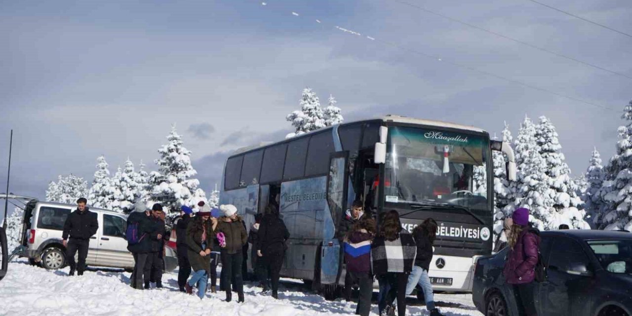 Yarıyıl tatilinin son günlerinde Uludağ’a tatilci akını