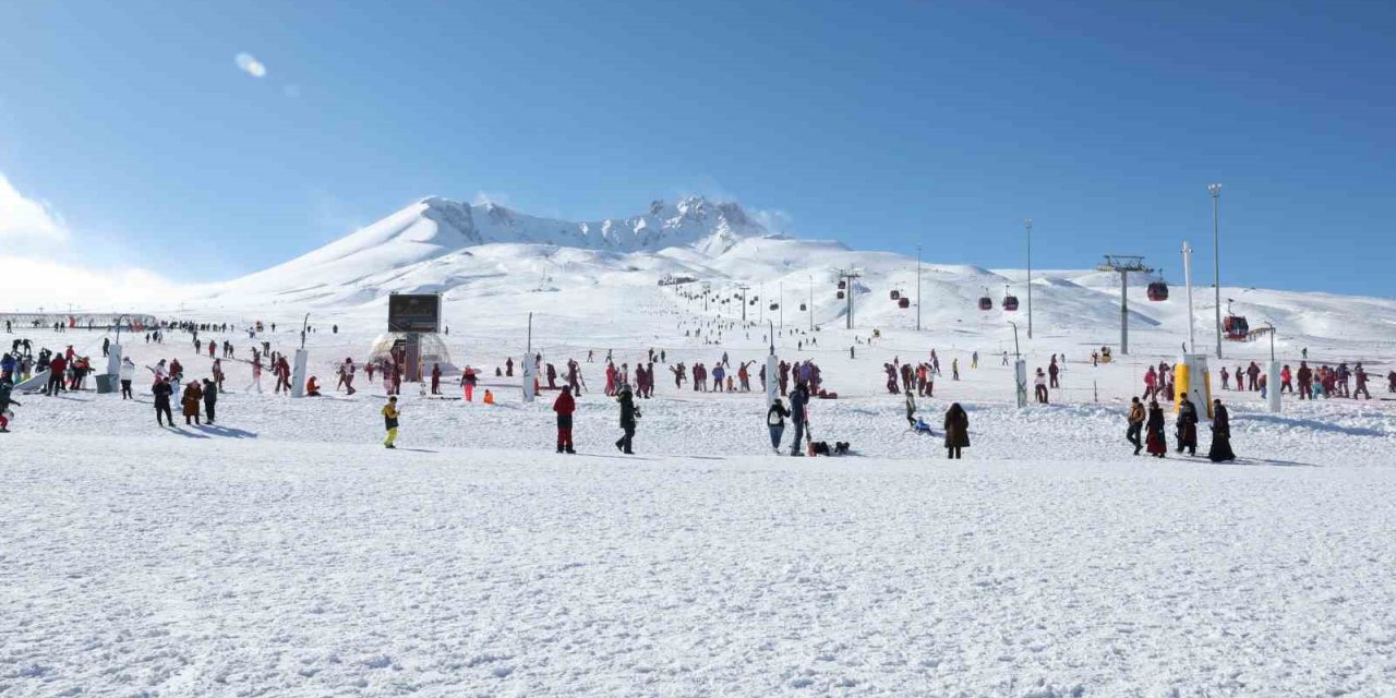 Başkan Büyükkılıç: “Türkiye’nin her yerinden Erciyes’e geliyorlar”