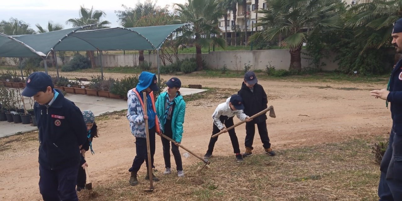 İzciler fidan dikti