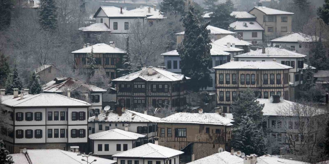 Safranbolu beyaz gelinliğini giydi