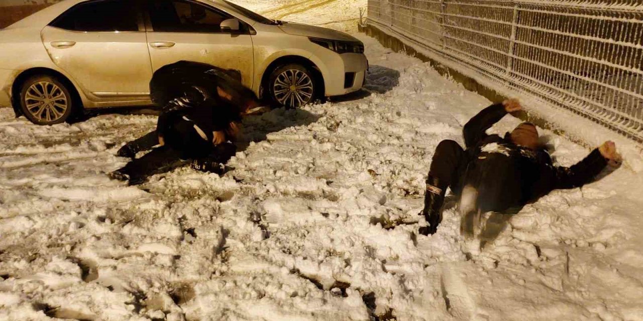 Osmaneli’ye yılın ilk karı yağdı