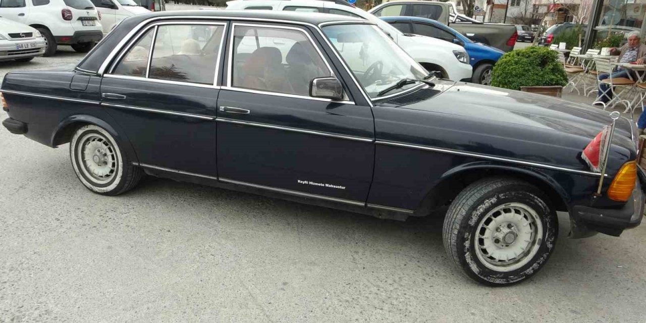 42 yaşındaki nostaljik arabasına gözü gibi bakıyor