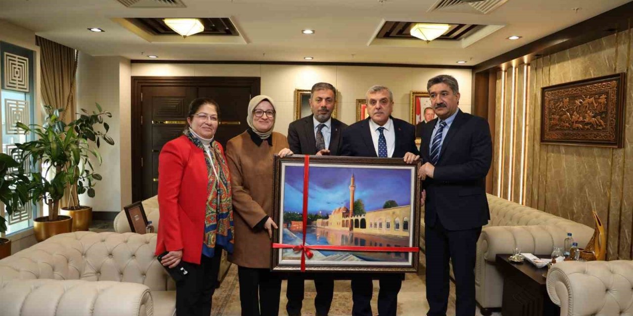 Genel başkan yardımcısı belediyenin çalışmalarını takdir etti
